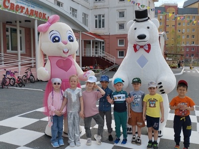 Утро радостных встреч!


Замечательная традиция детского сада, утренняя встреча, она помогает детям начать неделю весело и позитивно, а встреча с любимыми героями создает атмосферу праздника и радости!